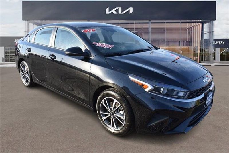 2024 Kia Forte LXSImage 10