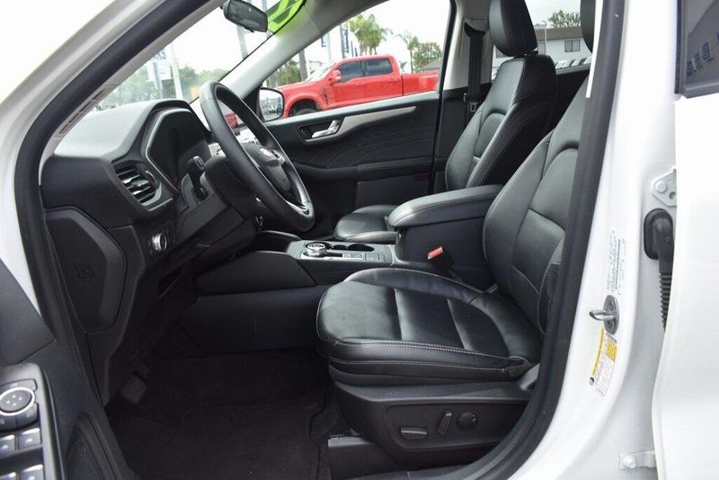 2022 Ford Escape Hybrid SELImage 12