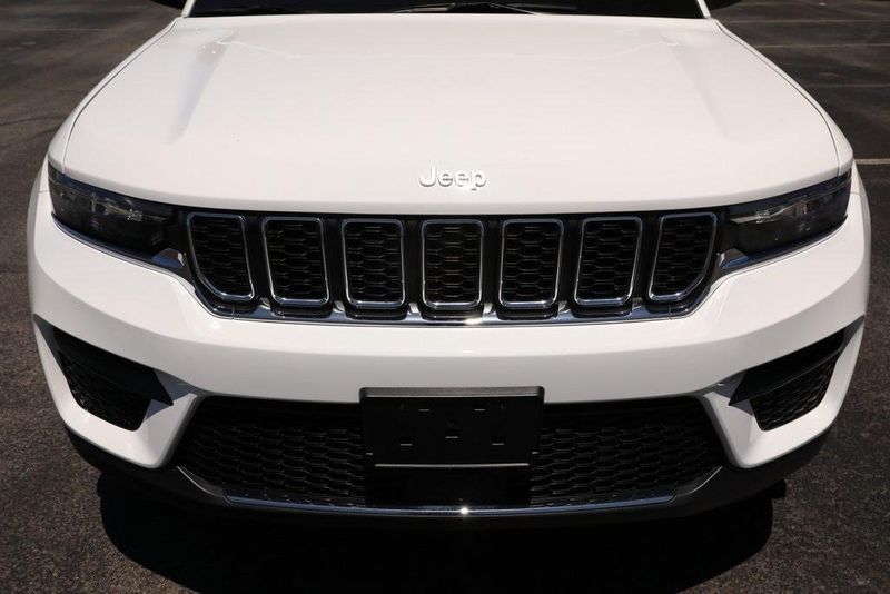 2024 Jeep Grand Cherokee LaredoImage 3