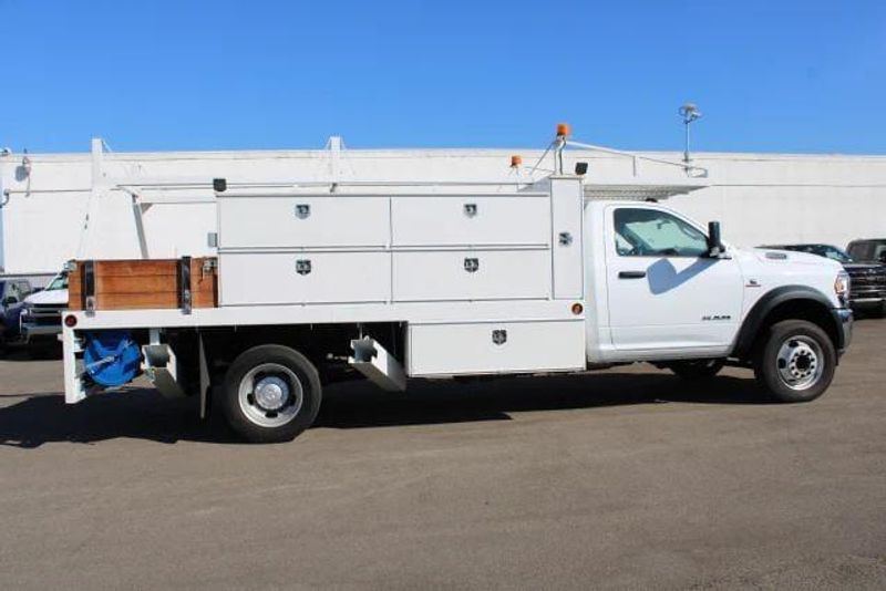 2022 RAM 5500 Chassis Tradesman Regular Cab Belco BodyImage 7