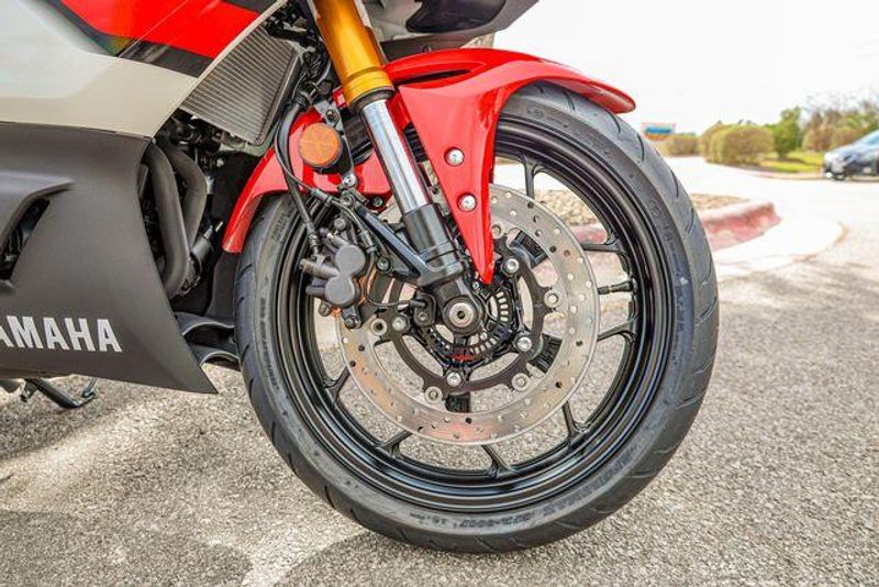 NEW 2026 YAMAHA YZFR3 ABS 70TH ANNIVERSARY EDITION Image 18