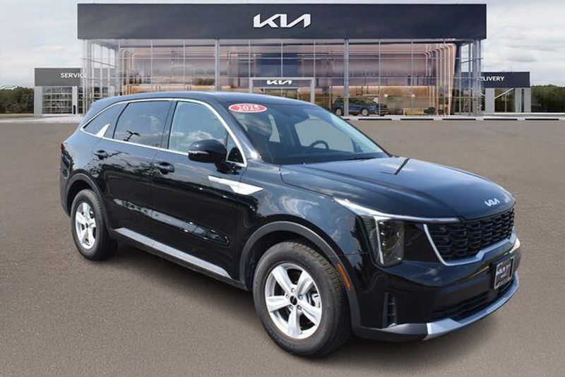 New 2025 Kia Sorento LXImage 1