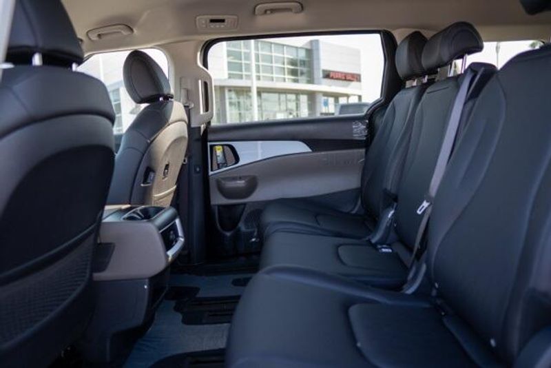 2026 Kia Carnival Hybrid LXSImage 11