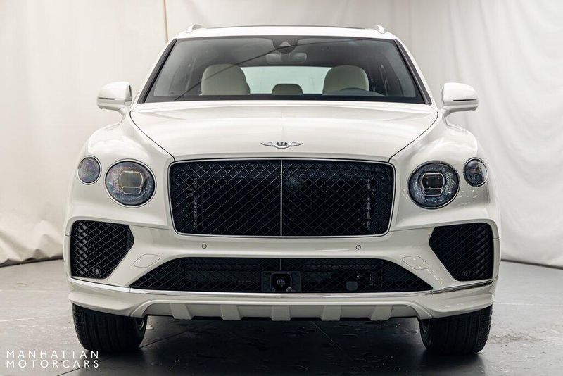 2024 Bentley Bentayga V8Image 8