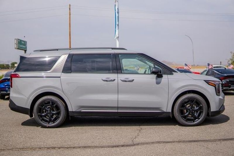 2025 Kia Carnival Hybrid SXImage 8