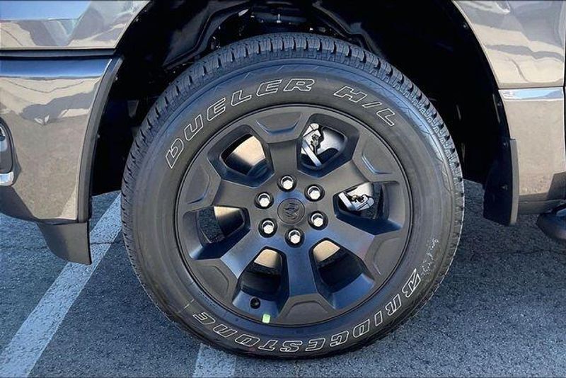 New 2027 RAM 1500 Express Crew Cab 4x4 5