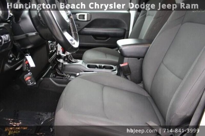 2022 Jeep Wrangler Unlimited SaharaImage 33