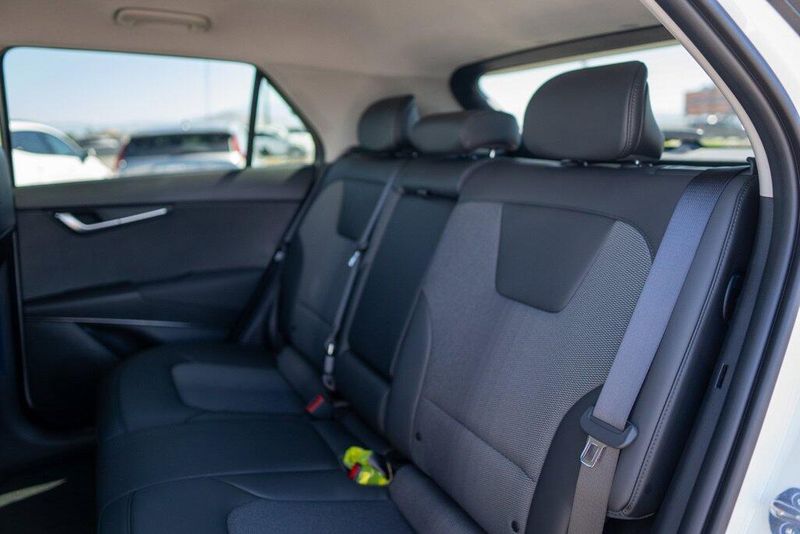 New 2026 Kia Niro LXImage 11