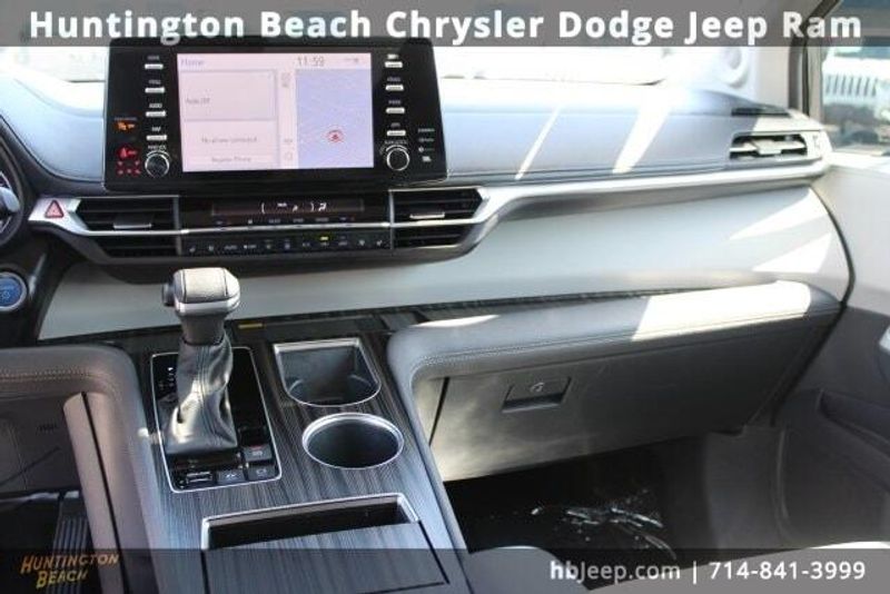 2023 Toyota Sienna LimitedImage 16