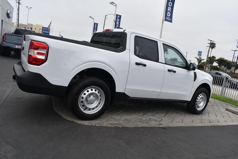 New 2025 Ford Maverick XLImage 2
