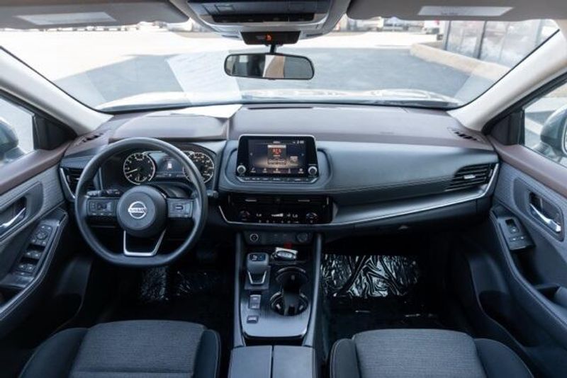 Used 2021 Nissan Rogue SVImage 14
