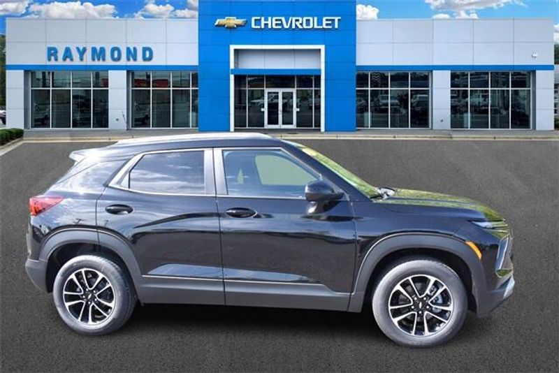 2025 Chevrolet TrailBlazer LTImage 2