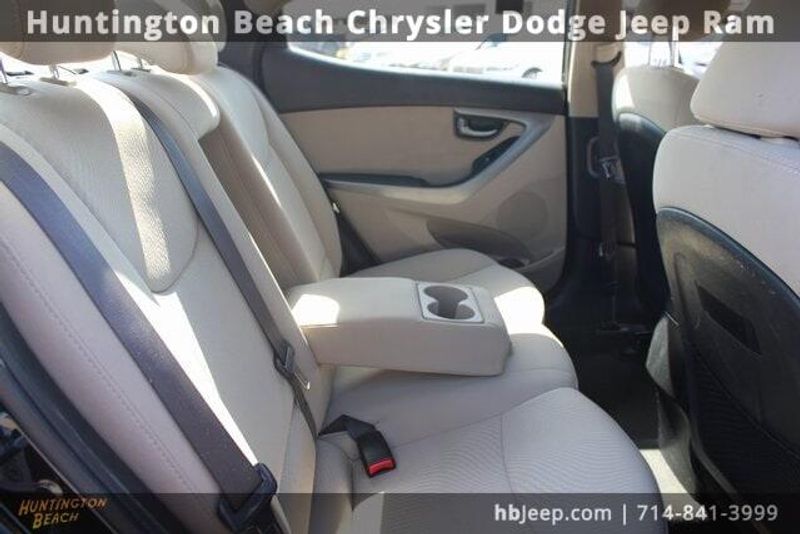 2014 Hyundai Elantra SEImage 30