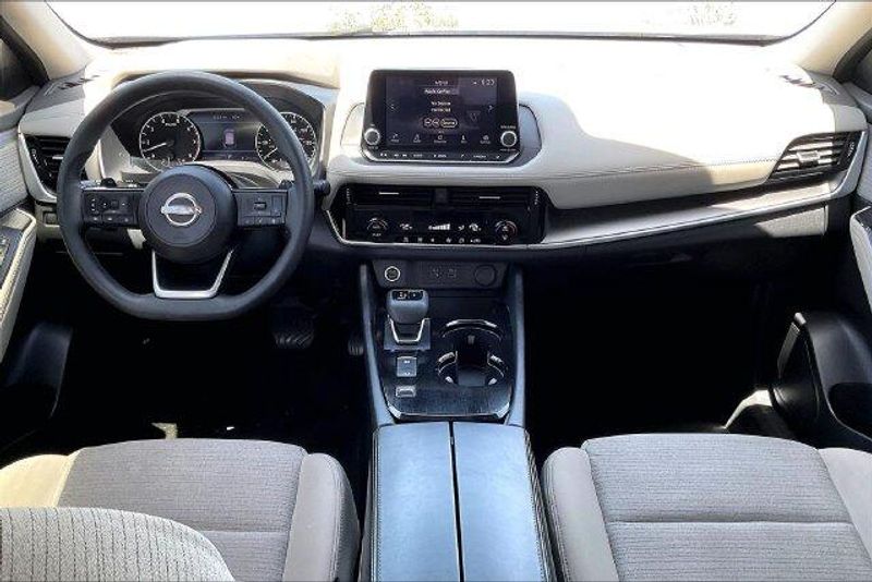 Used 2023 Nissan Rogue SVImage 15