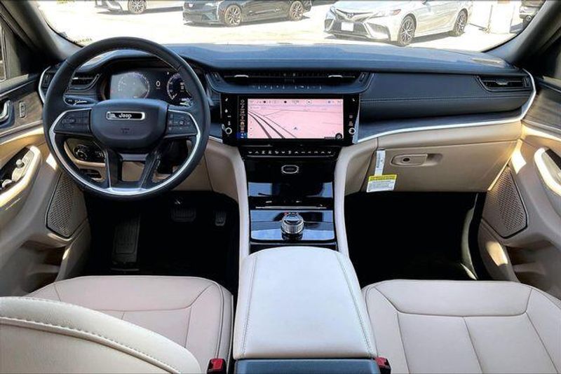 New 2026 Jeep Grand Cherokee Limited 4x2Image 4