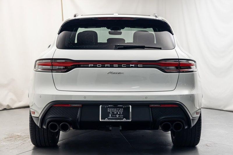 2024 Porsche Macan BaseImage 4