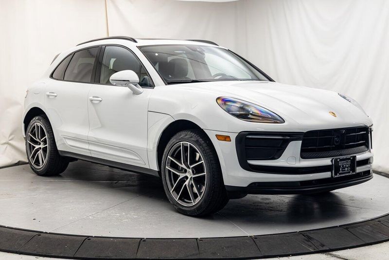 2024 Porsche Macan BaseImage 7