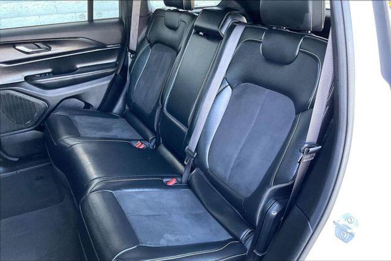 Used 2025 Jeep Grand Cherokee Altitude XImage 25