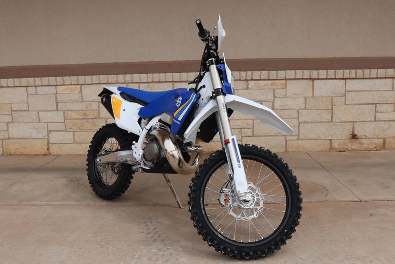 2025 HUSQVARNA TE 300 HERITAGE BLUE 