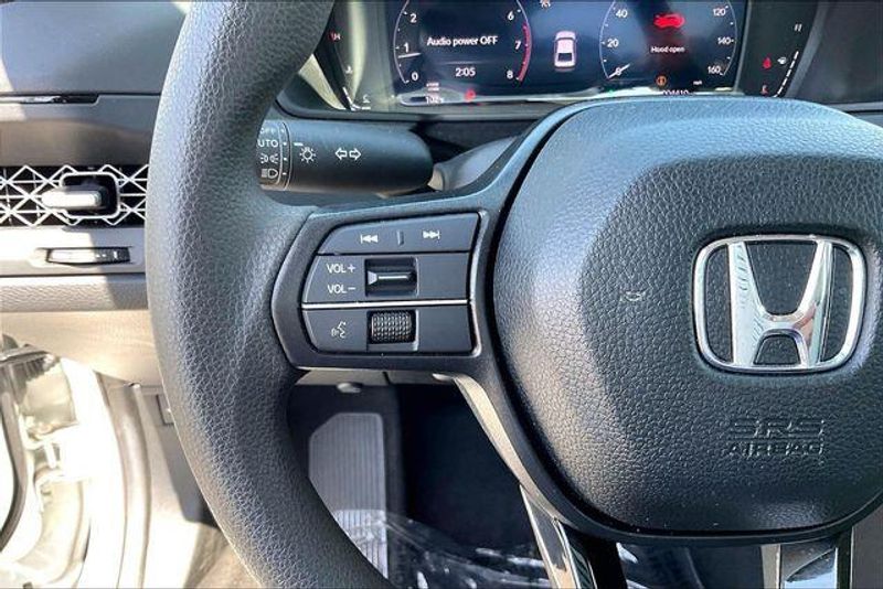 Used 2025 Honda Accord Sedan SEImage 18