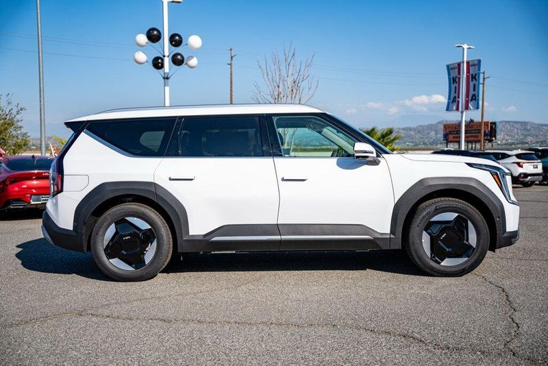 New 2026 Kia EV9 WindImage 8