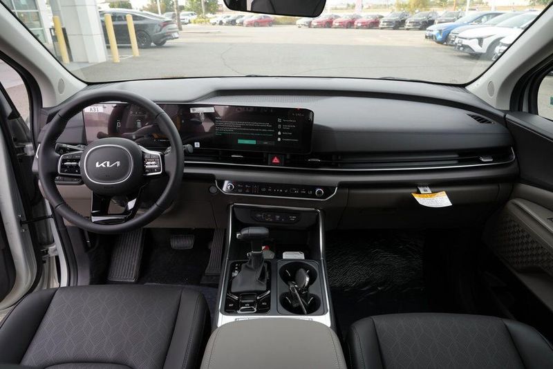 New 2026 Kia Carnival EXImage 17
