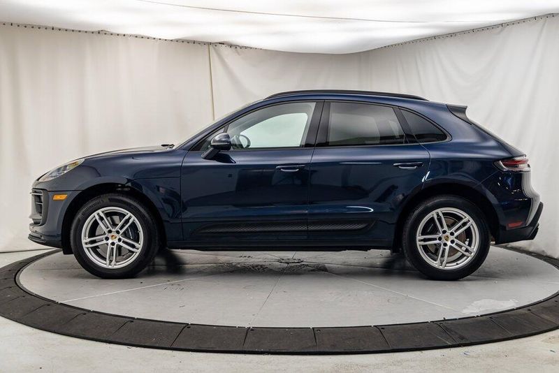 2023 Porsche Macan TImage 2