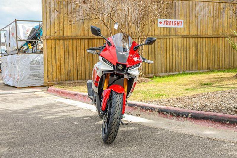 NEW 2026 YAMAHA YZFR3 ABS 70TH ANNIVERSARY EDITION Image 5