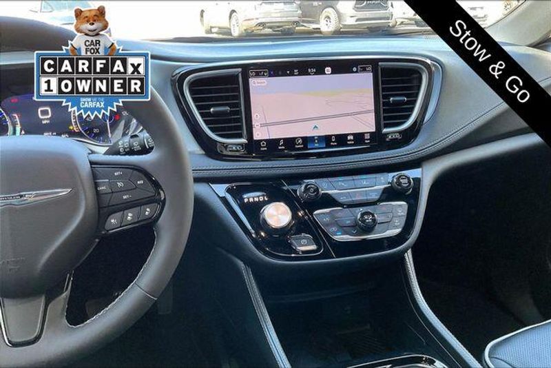 Used 2026 Chrysler Pacifica LimitedImage 5