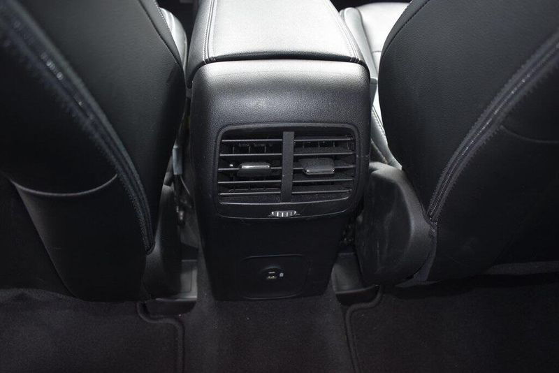 2022 Ford Escape Hybrid SELImage 8