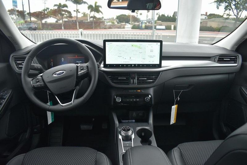 2025 Ford Escape Plug-In Hybrid BaseImage 11