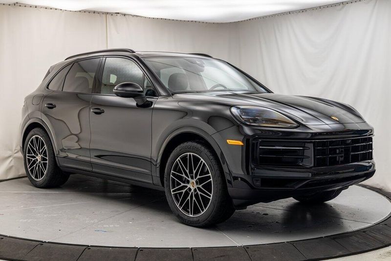 2024 Porsche Cayenne BaseImage 9