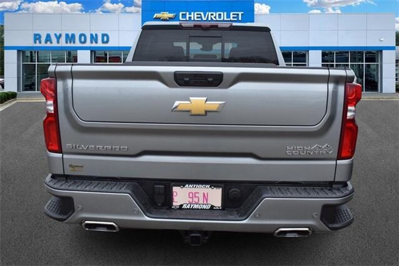 2025 Chevrolet Silverado 1500 High CountryImage 3