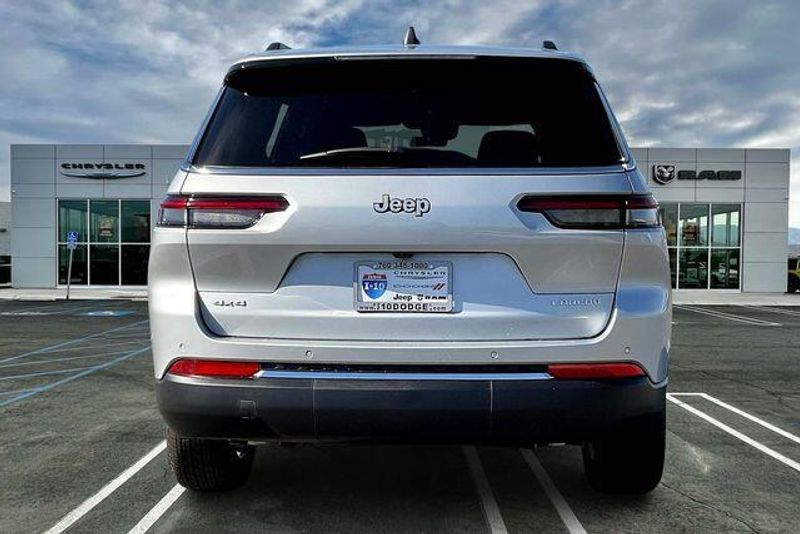 New 2025 Jeep Grand Cherokee L Laredo 4x4Image 3