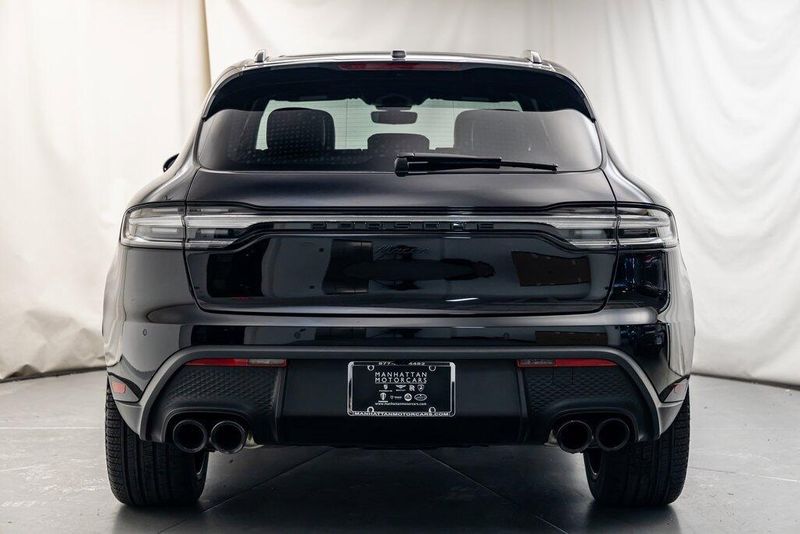 2024 Porsche Macan BaseImage 4