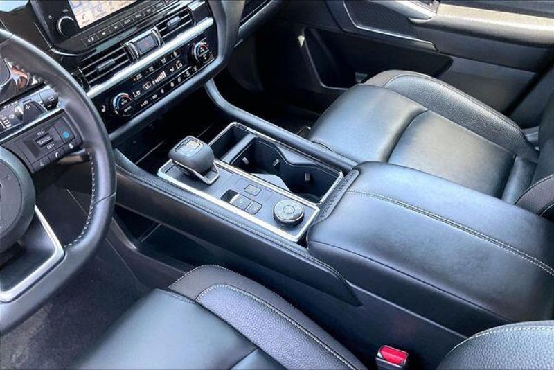 Used 2025 Nissan Pathfinder SLImage 17