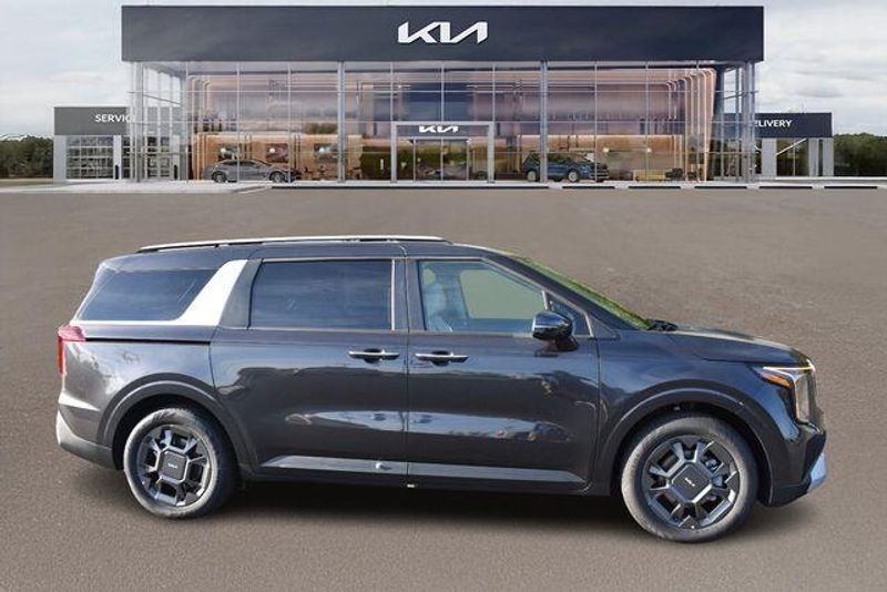 New 2026 Kia Carnival Hybrid EXImage 2