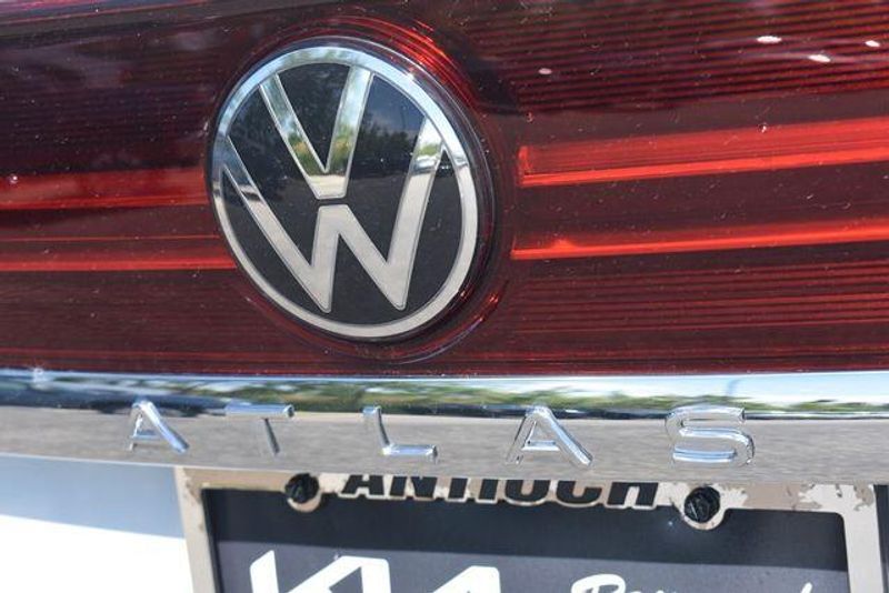 Used 2024 Volkswagen Atlas 2.0T SE w/TechnologyImage 16