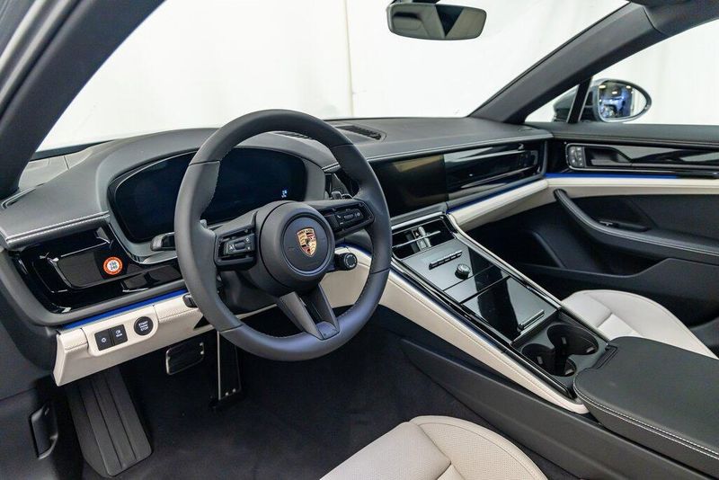 2025 Porsche Panamera 4Image 12