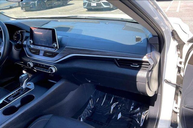 Used 2025 Nissan Altima 2.5 SVImage 16