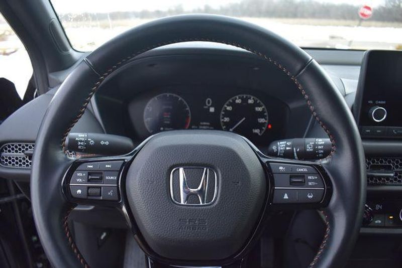 Used 2025 Honda HR-V SportImage 30