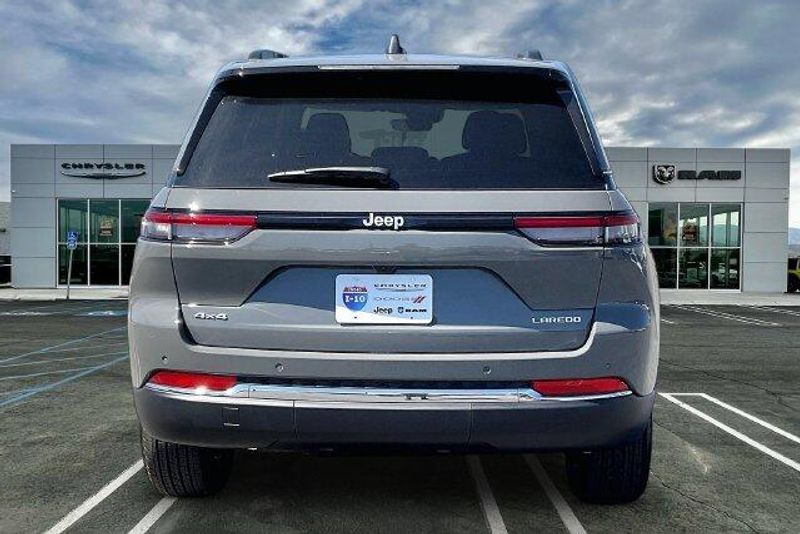 New 2027 Jeep Grand Cherokee Laredo X 4x4Image 3