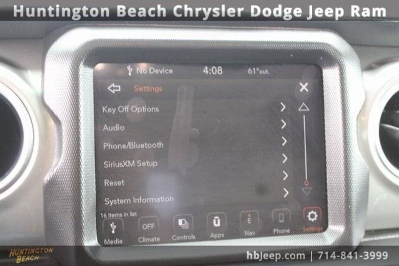 2022 Jeep Wrangler Unlimited SaharaImage 32