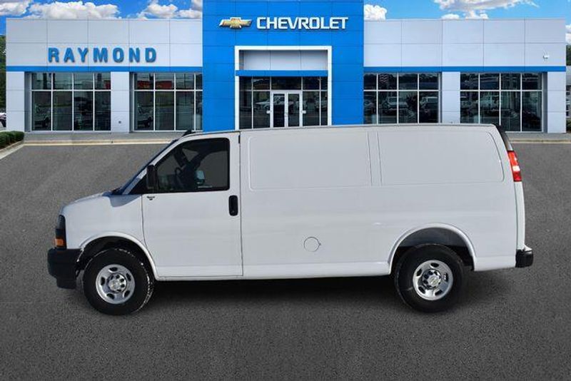 New 2025 Chevrolet Express 2500 Work VanImage 7