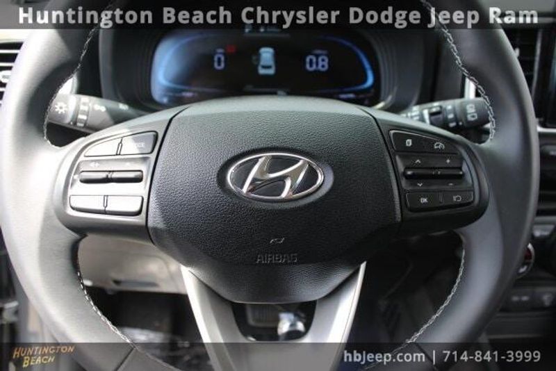 2025 Hyundai Venue SELImage 17