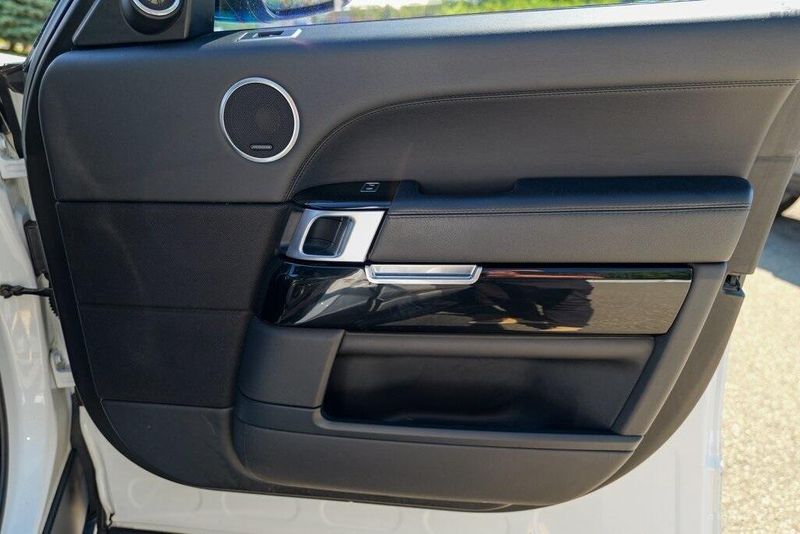 2016 Land Rover Range Rover SuperCharged photo 26