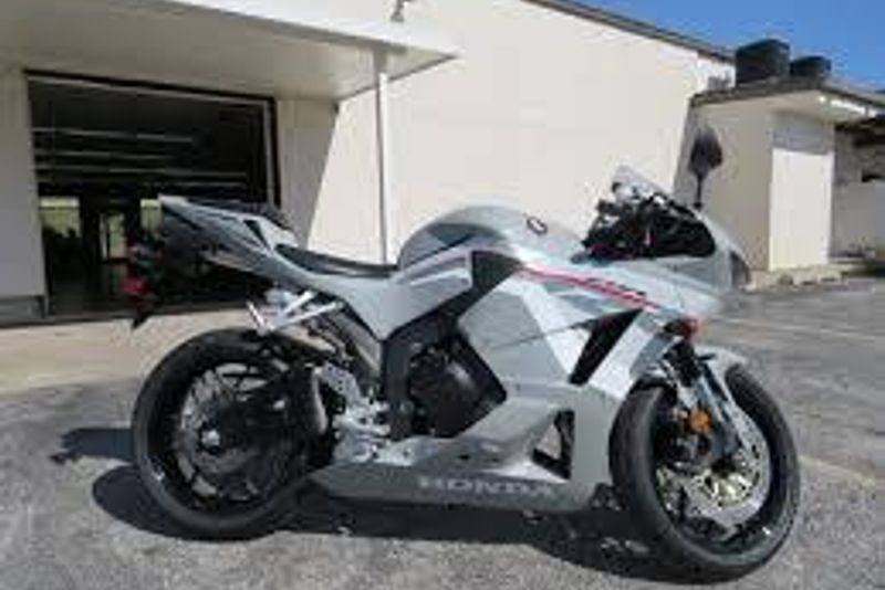 2025 HONDA CBR600RR DEEP PEARL GRAY 