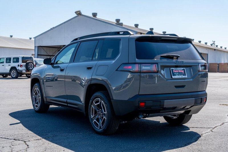 New 2026 Jeep Cherokee LaredoImage 5