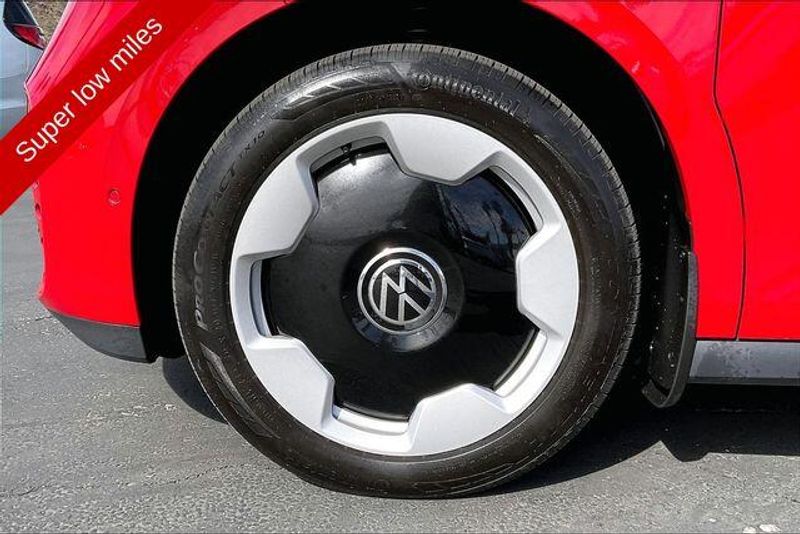 Used 2025 Volkswagen ID. Buzz Pro S PlusImage 8