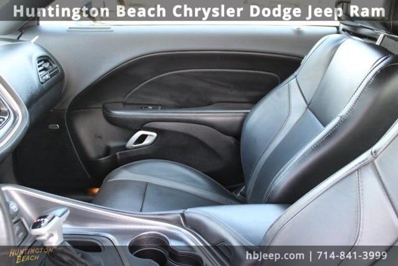 2015 Dodge Challenger SXTImage 31